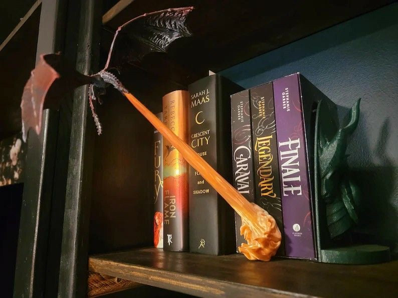 Dragon Bookshelf Night Light – Fantasy Dragon LED Lamp & Book Lover Décor